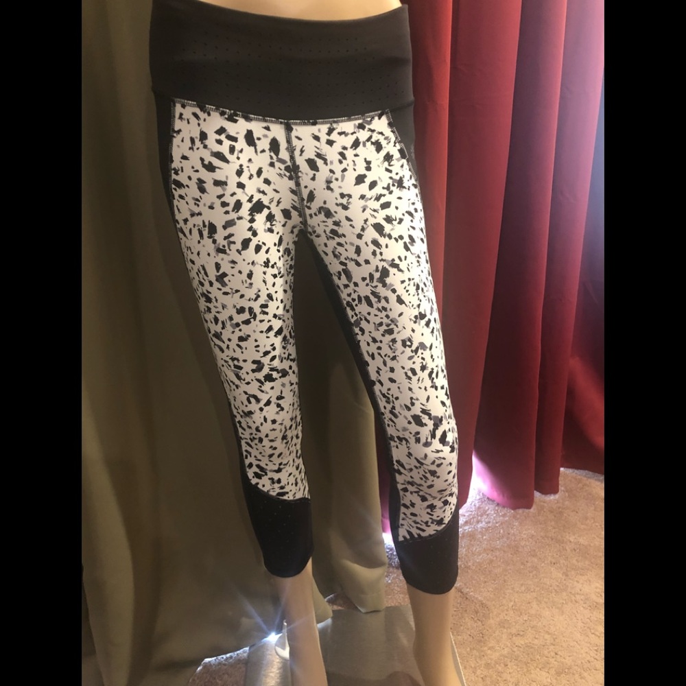 Athleta Workout Capri Size: Small